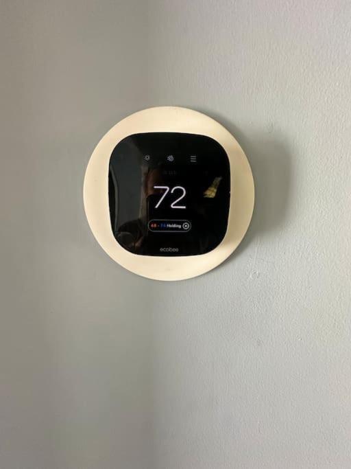 Adorable 3Br/2Ba W/ Garage 2Min Walk Ecu Health Villa Грийнвил Екстериор снимка