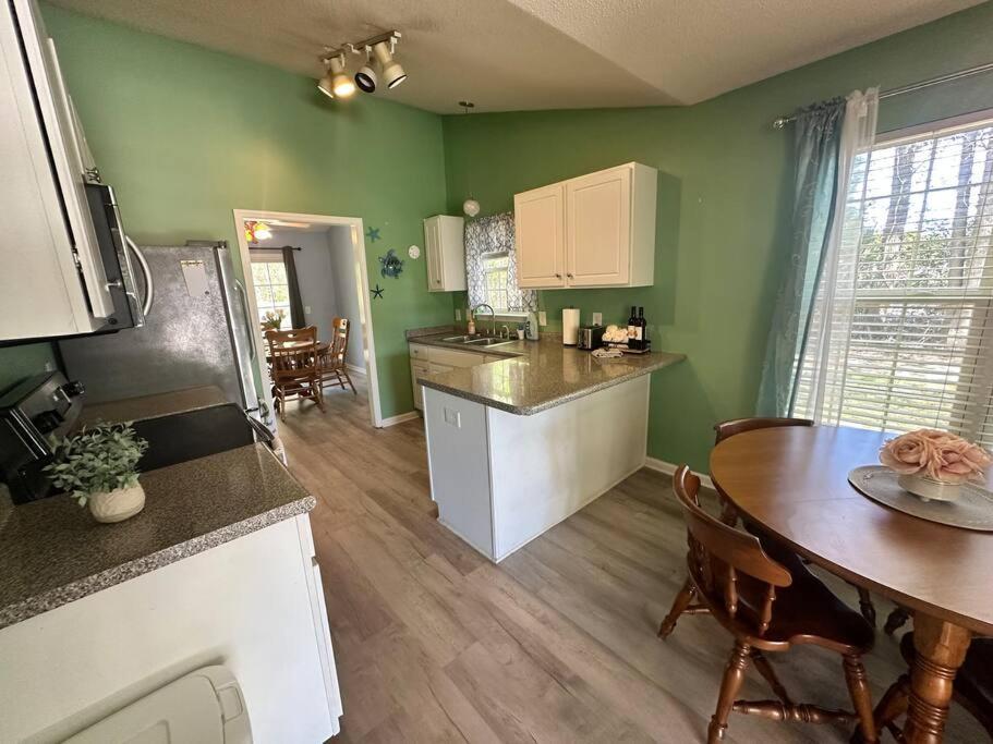 Adorable 3Br/2Ba W/ Garage 2Min Walk Ecu Health Villa Грийнвил Екстериор снимка