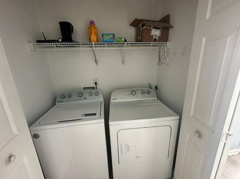 Adorable 3Br/2Ba W/ Garage 2Min Walk Ecu Health Villa Грийнвил Екстериор снимка