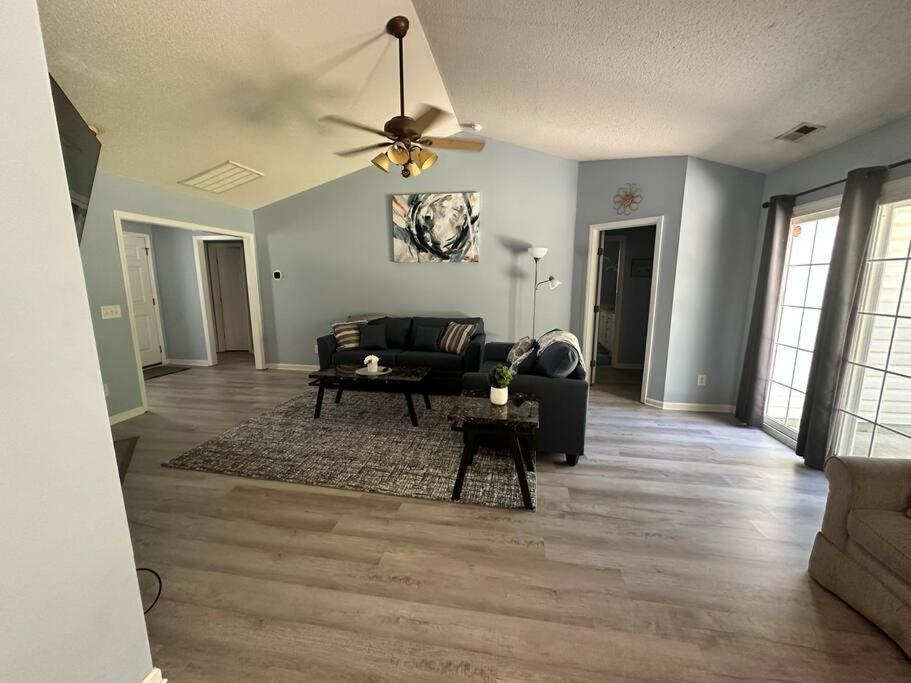 Adorable 3Br/2Ba W/ Garage 2Min Walk Ecu Health Villa Грийнвил Екстериор снимка